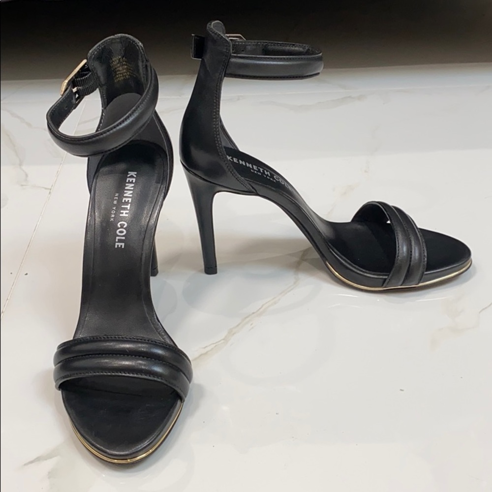 Kenneth Cole - Brooke Heel